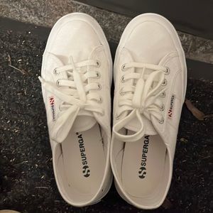 Superga white sneaker size 6